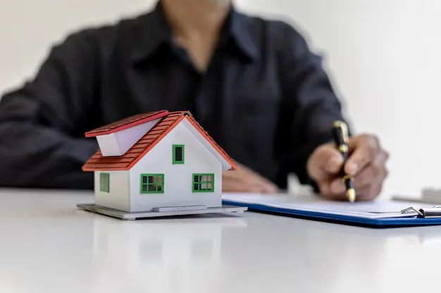 modele-petite-maison-place-bureau-hommes-affaires